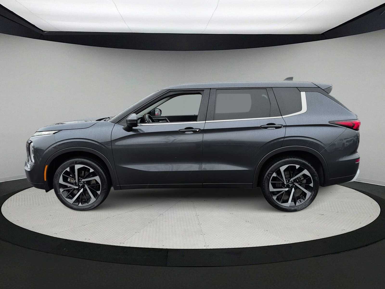 Thumbnail: 2024 Mitsubishi Outlander - 5