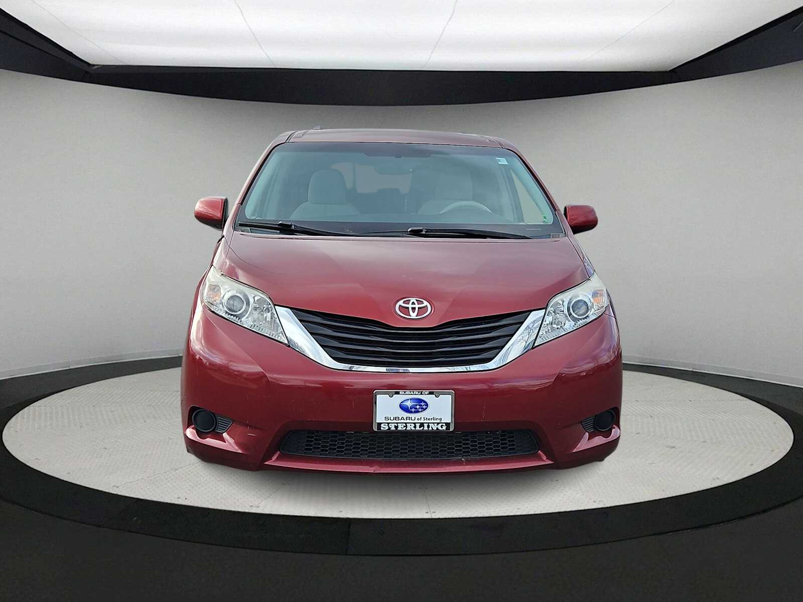 Thumbnail: 2011 Toyota Sienna - 3