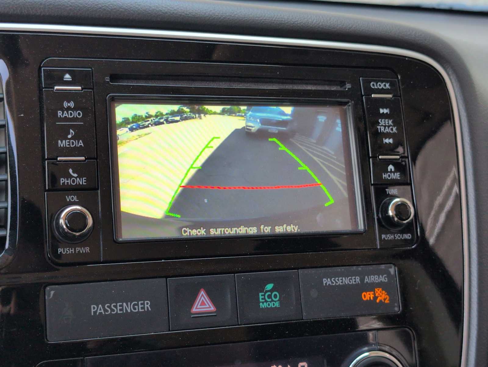Thumbnail: 2016 Mitsubishi Outlander - 28