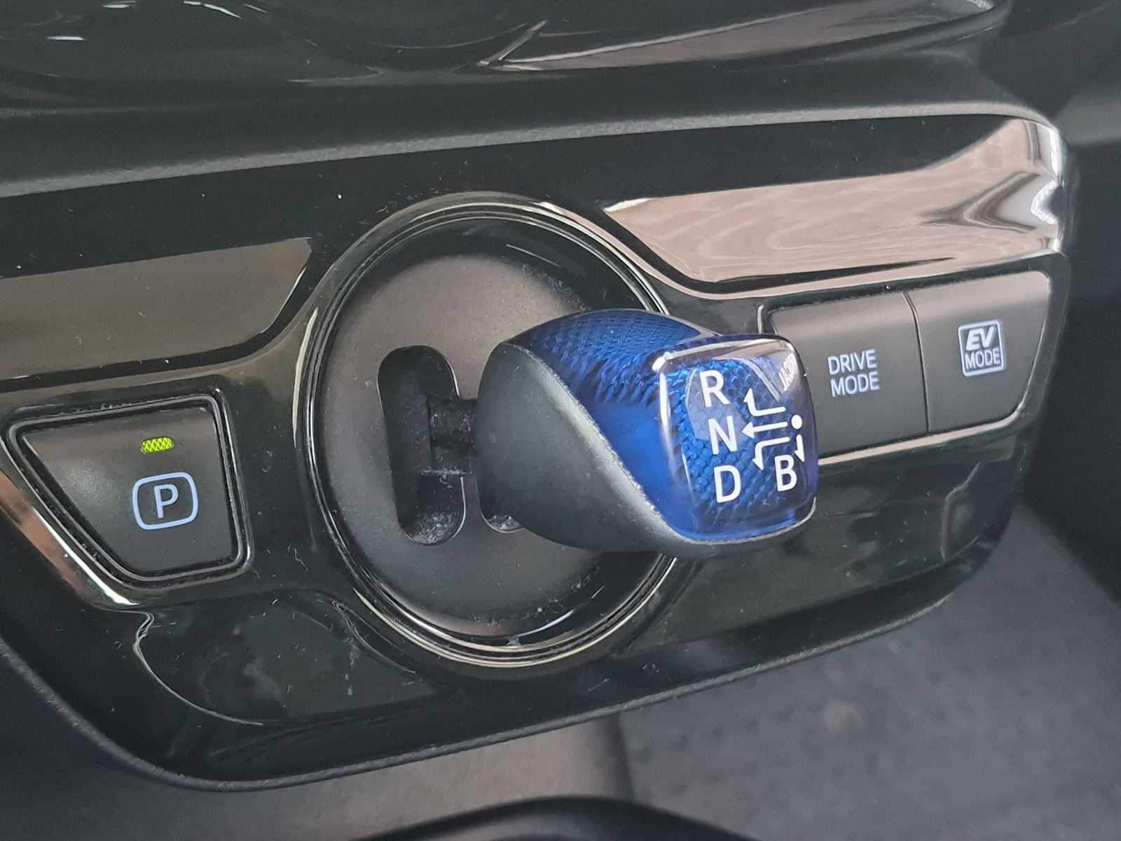 2022 Toyota Prius L Eco - Photo 28