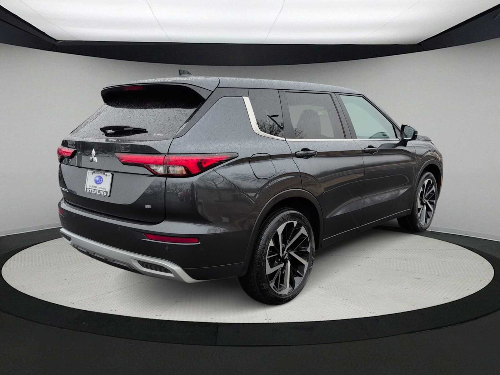 Thumbnail: 2024 Mitsubishi Outlander - 8