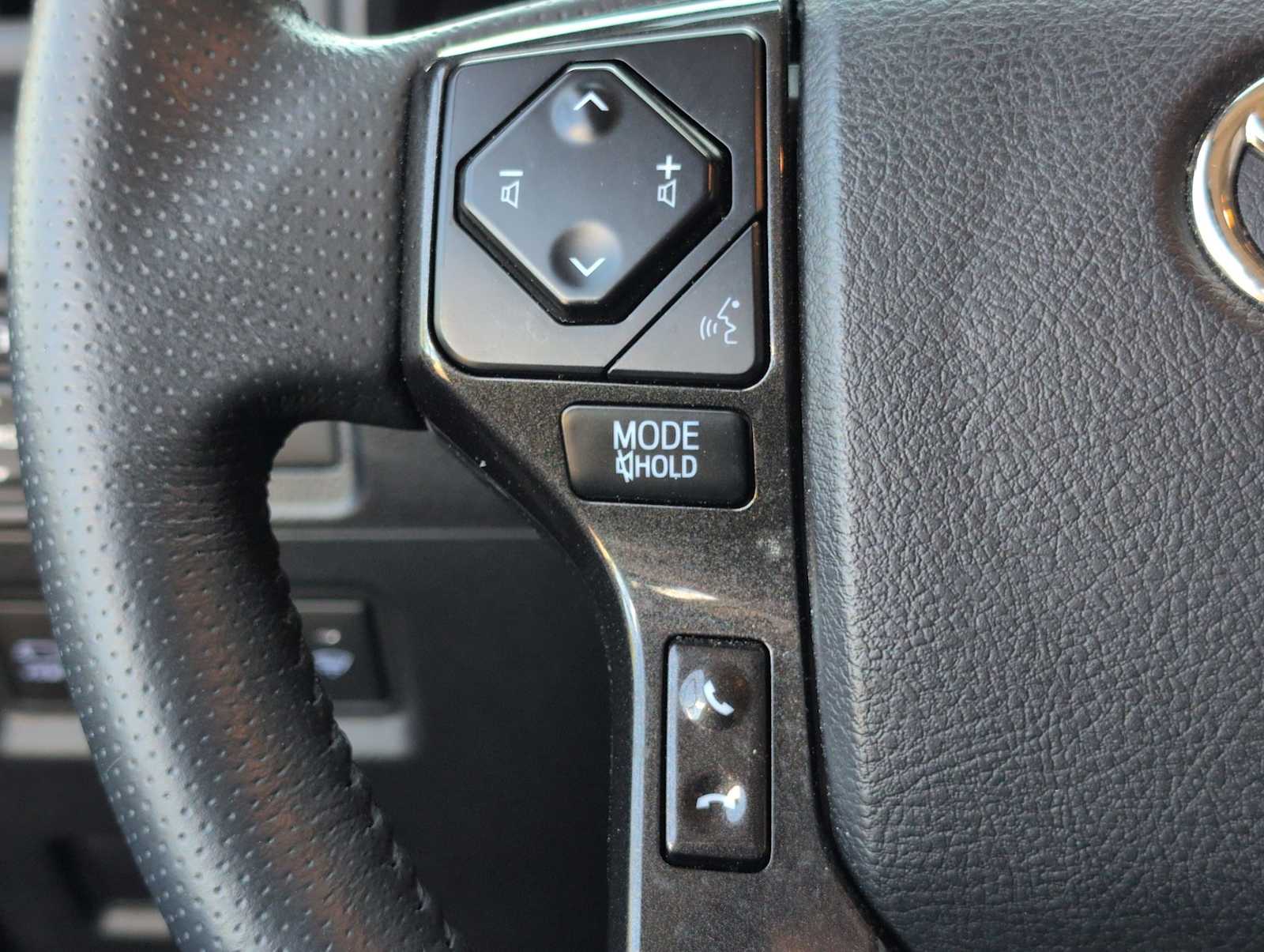 Thumbnail: 2022 Toyota 4Runner - 23