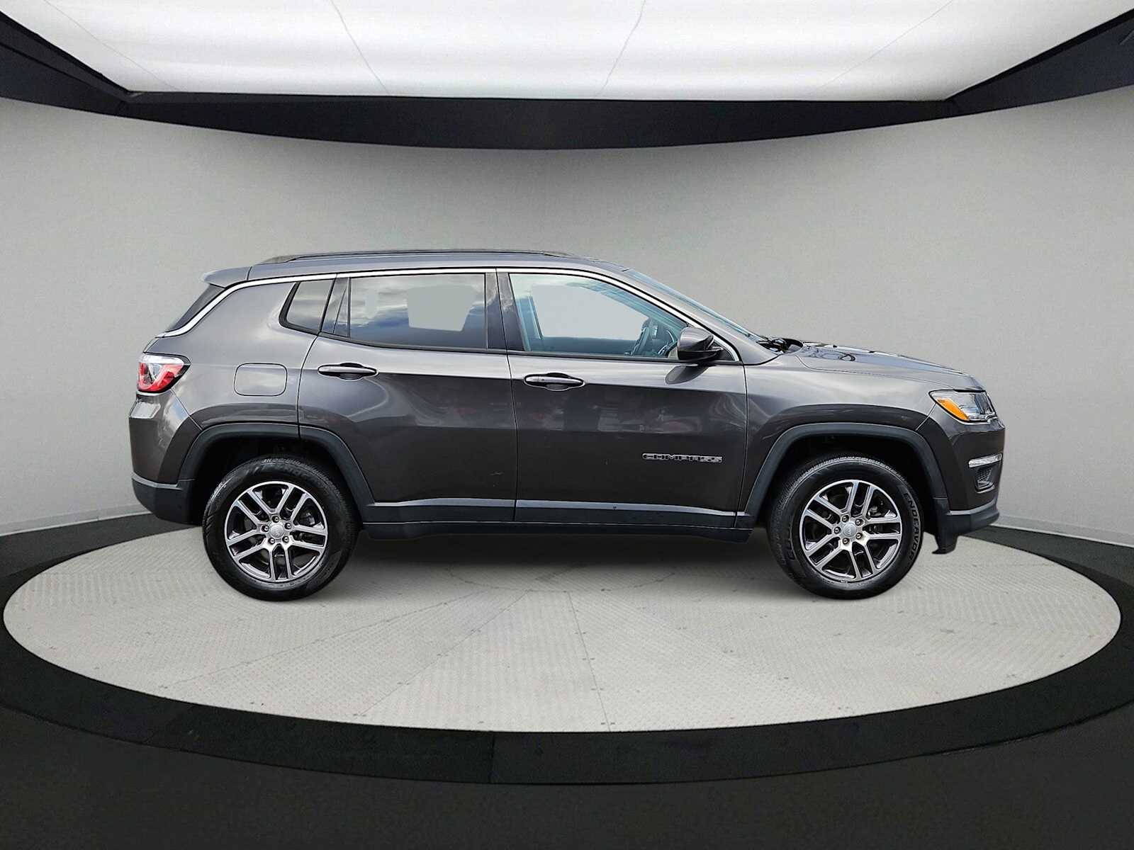 Thumbnail: 2019 Jeep Compass - 9