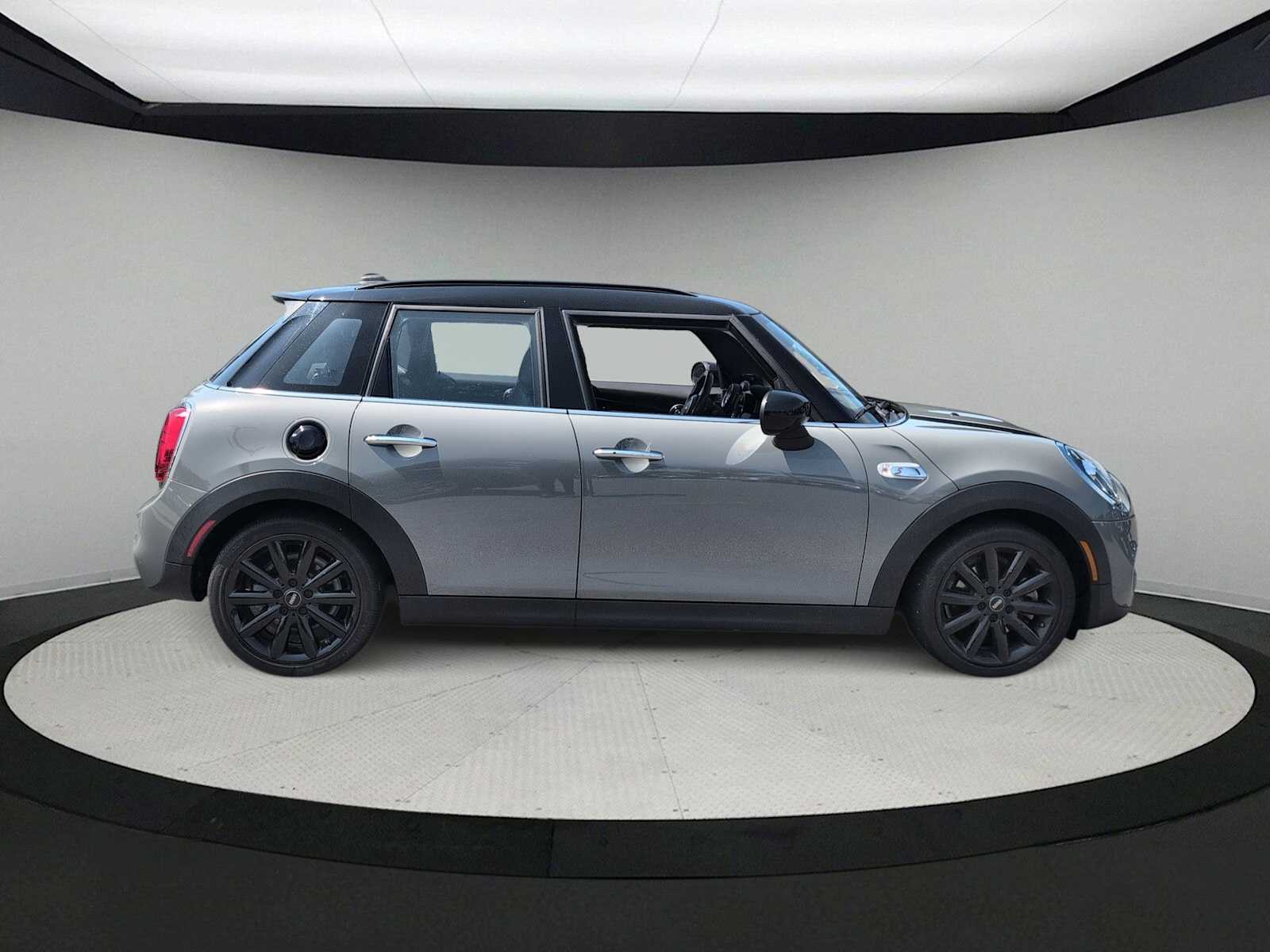 Thumbnail: 2020 MINI Cooper Hardtop - 9