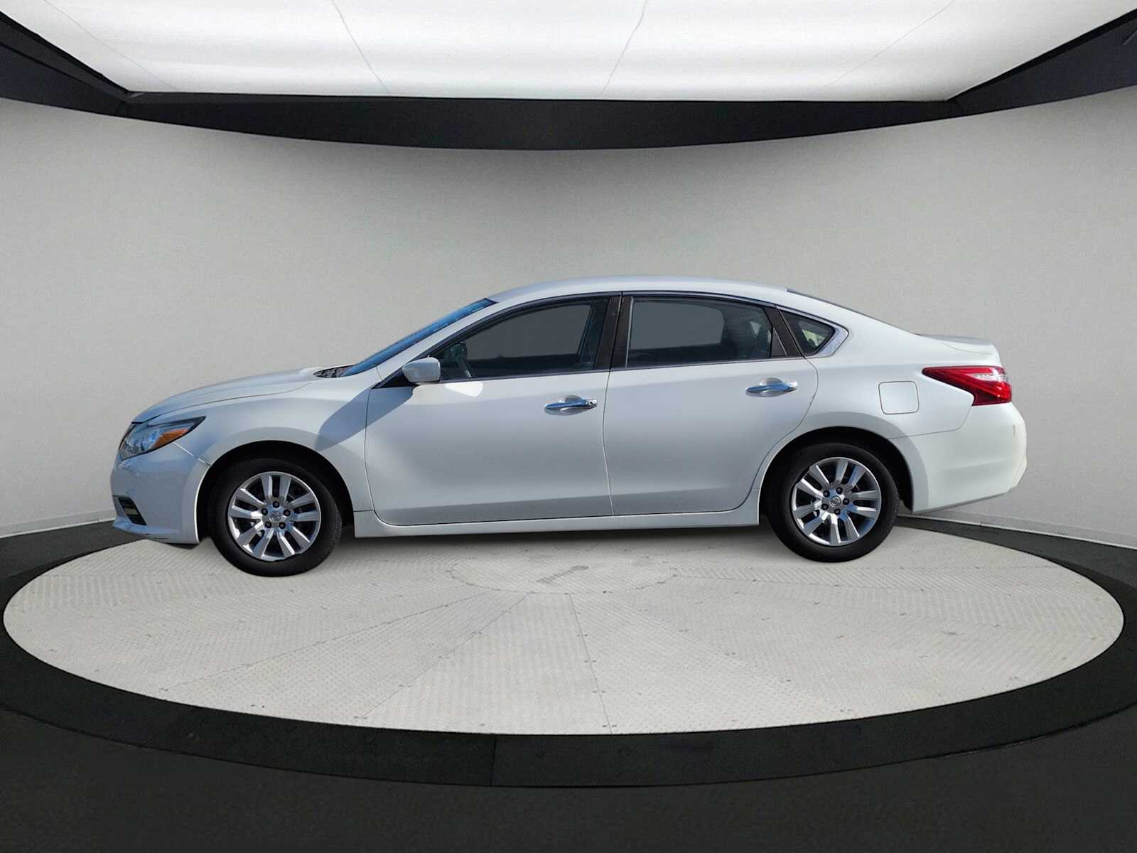 Thumbnail: 2016 Nissan Altima - 5