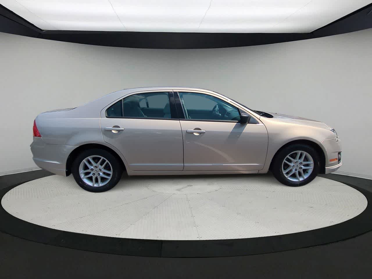 Thumbnail: 2010 Ford Fusion - 9