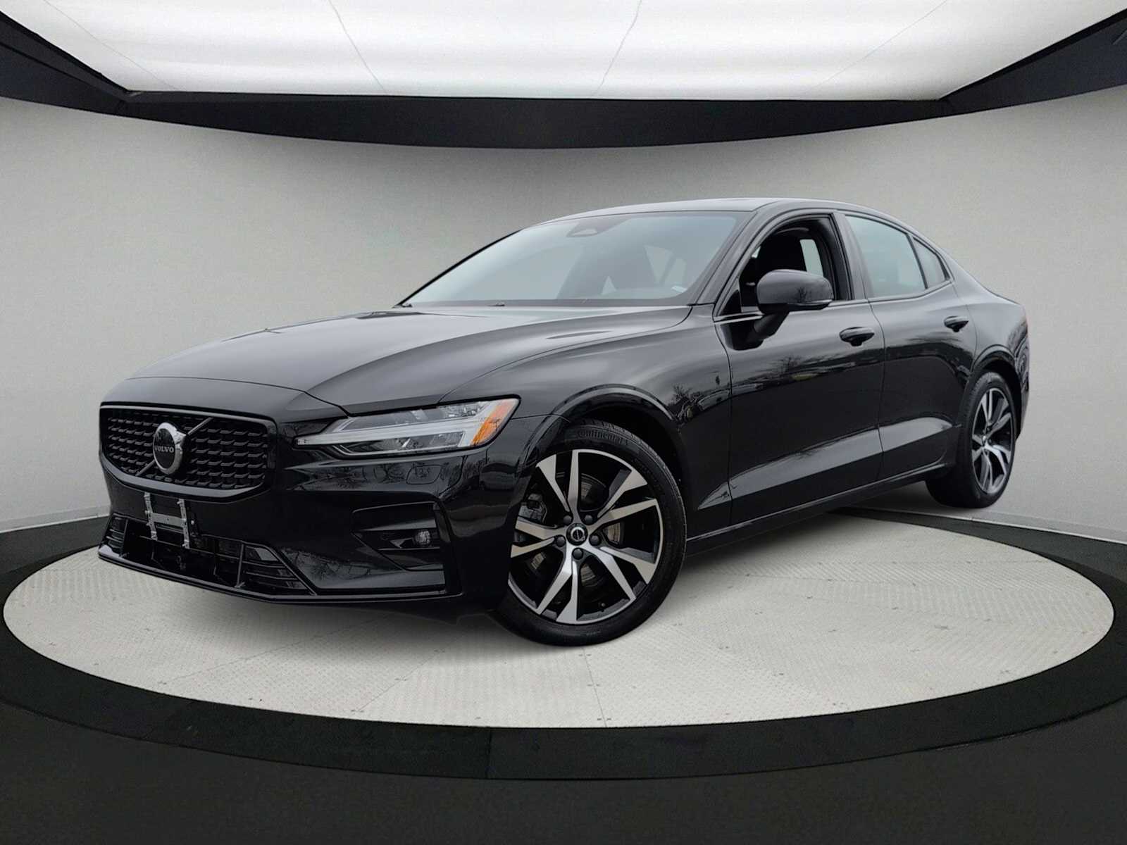 Thumbnail: 2024 Volvo S60 - 1