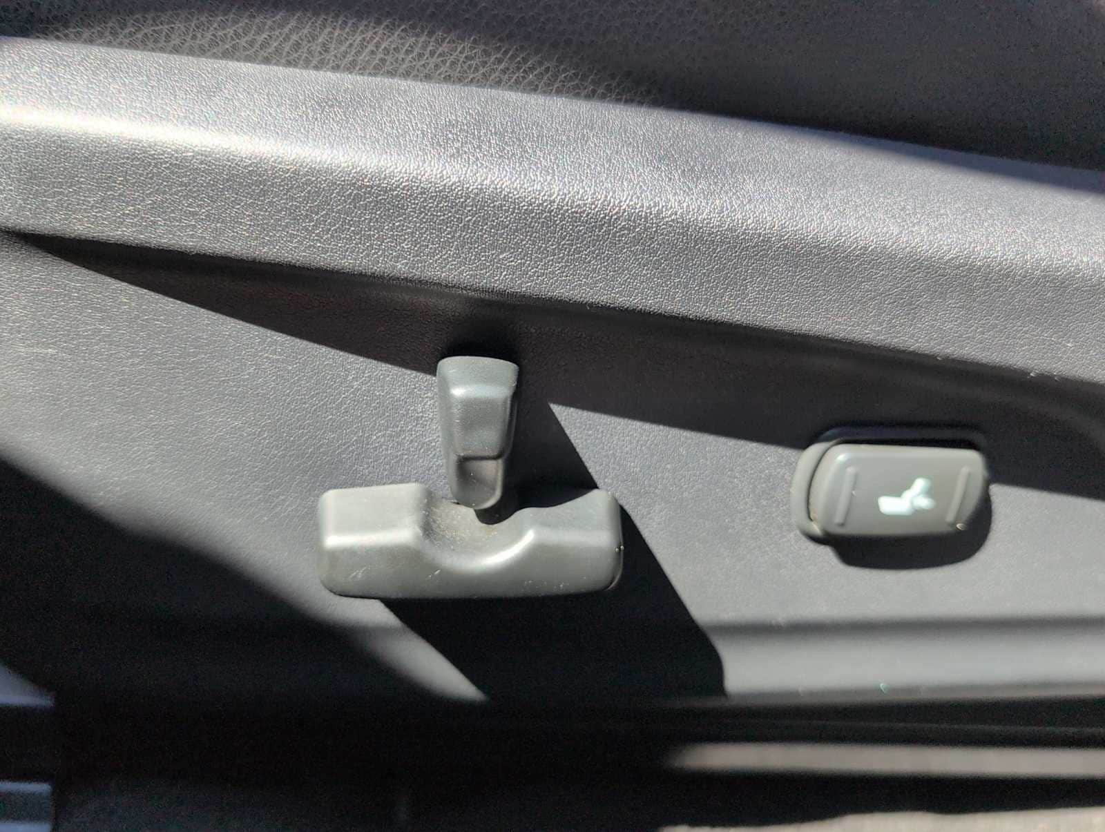 Thumbnail: 2011 Subaru Outback - 17