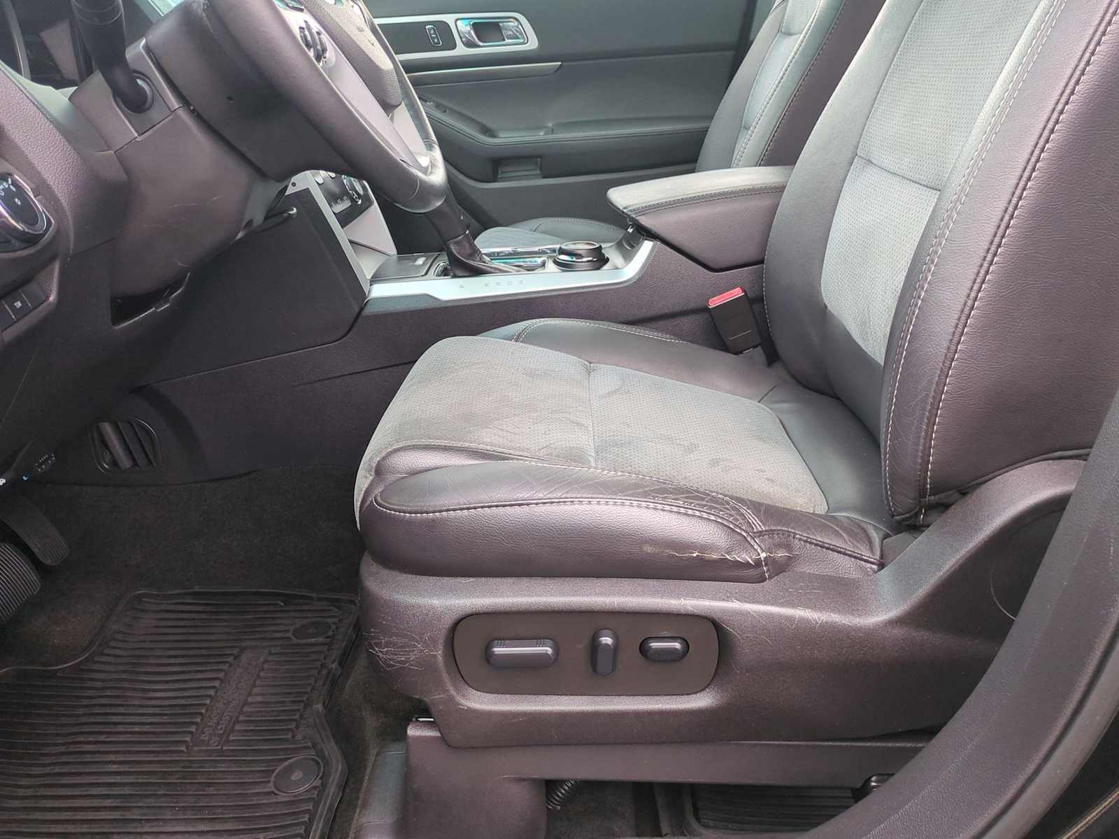 Thumbnail: 2015 Ford Explorer - 16