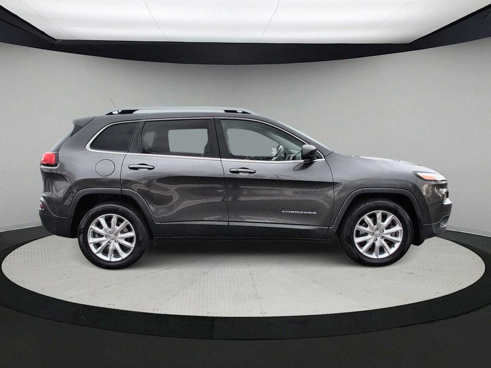 Thumbnail: 2015 Jeep Cherokee - 9