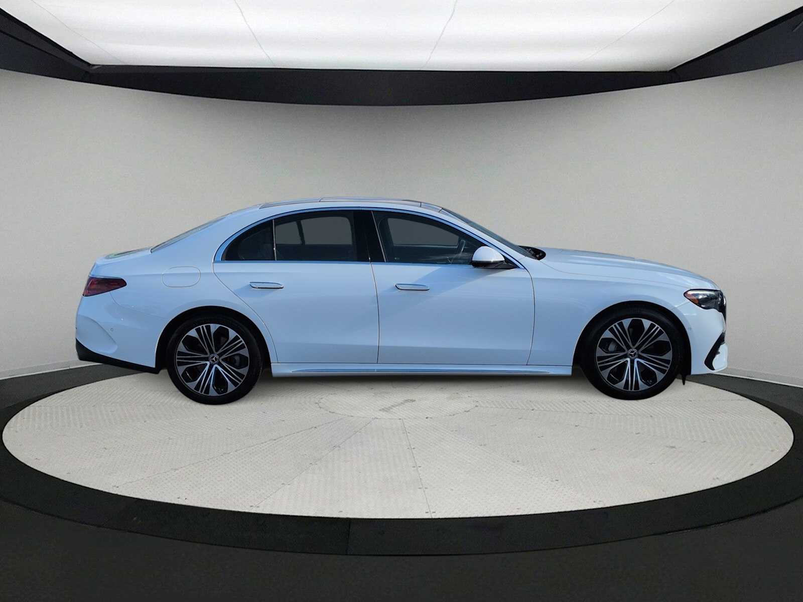 Thumbnail: 2024 Mercedes-Benz E-Class - 9