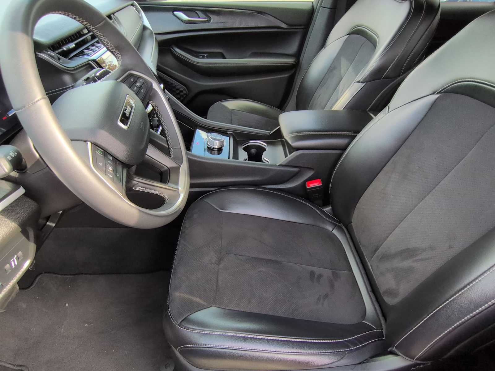 Thumbnail: 2023 Jeep Grand Cherokee L - 10