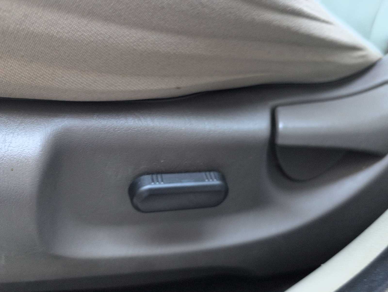 Thumbnail: 2012 Ford Escape - 17