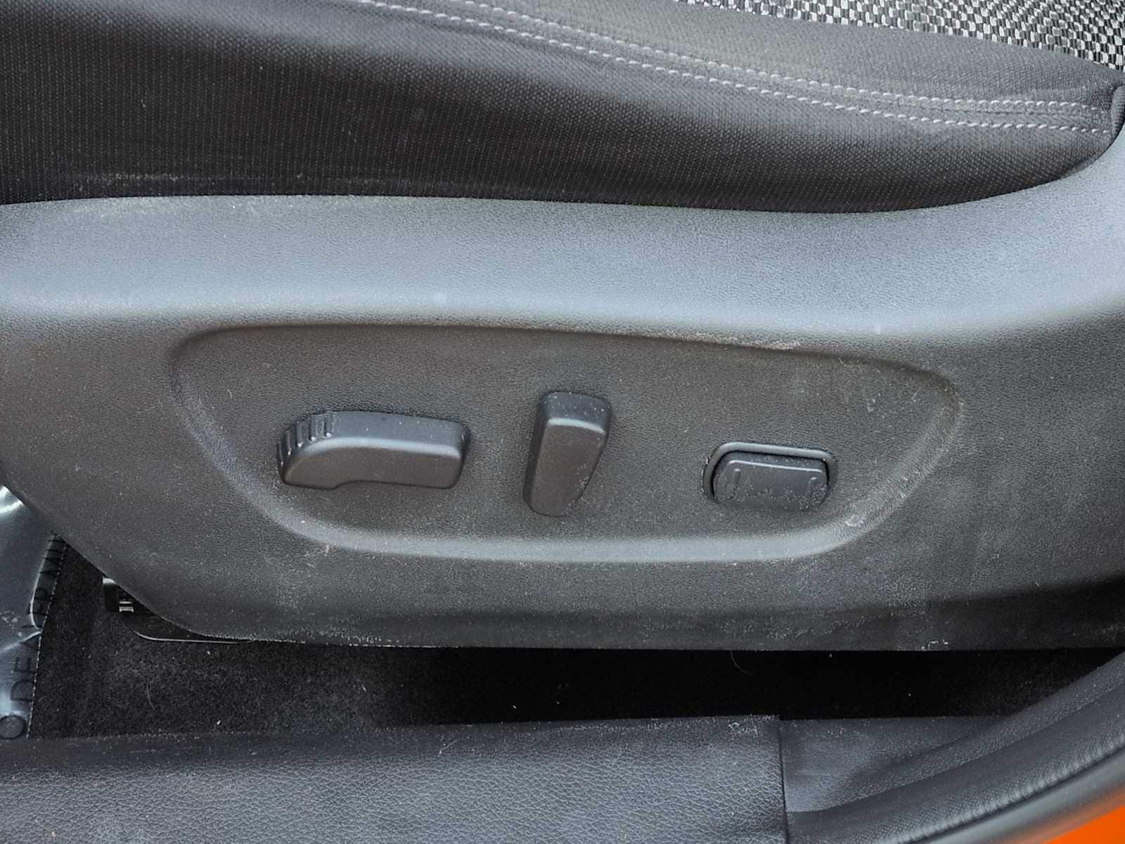 Thumbnail: 2017 Nissan Rogue Sport - 17