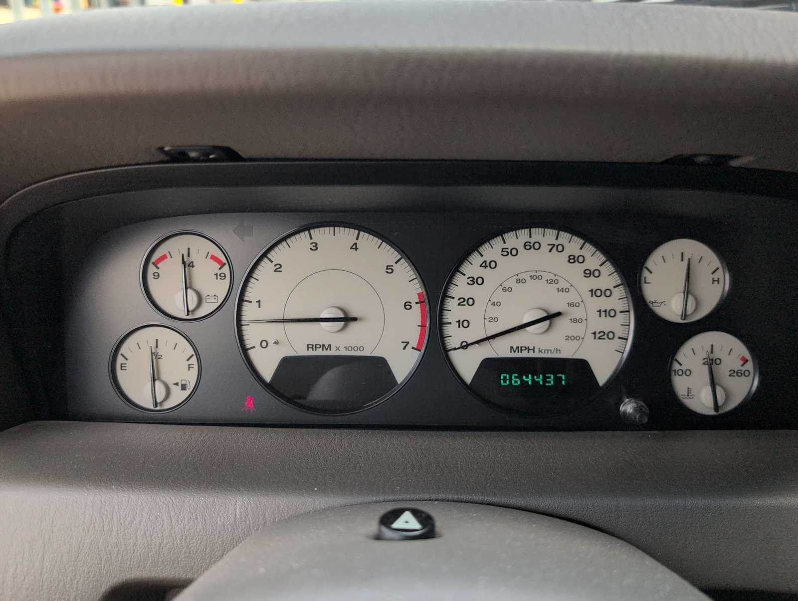 Thumbnail: 2004 Jeep Grand Cherokee - 29