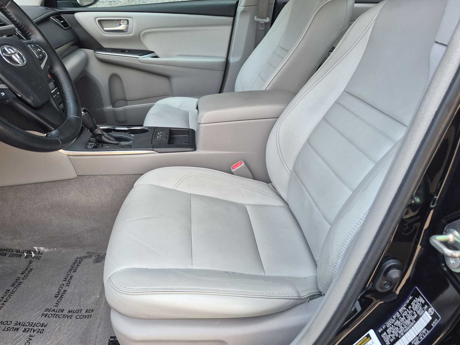 2016 Toyota Camry XLE - Photo 16