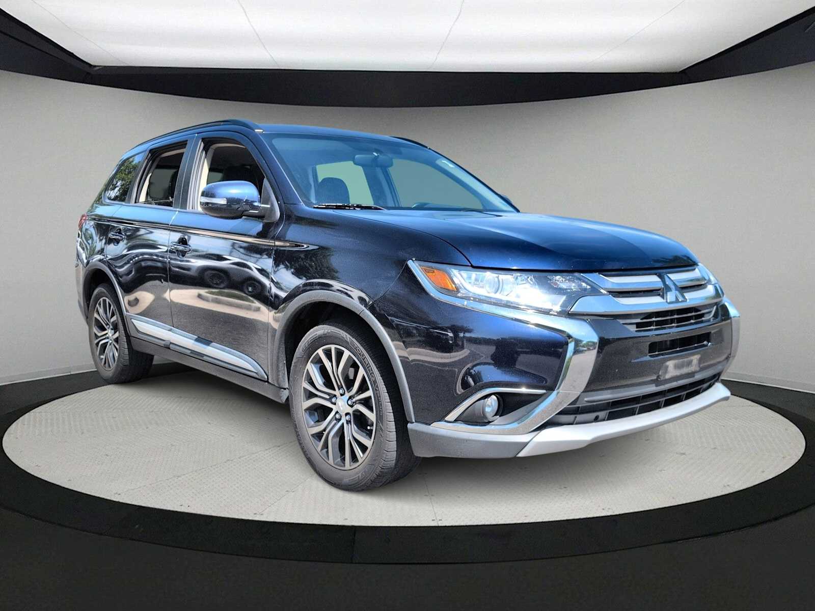 Thumbnail: 2016 Mitsubishi Outlander - 2