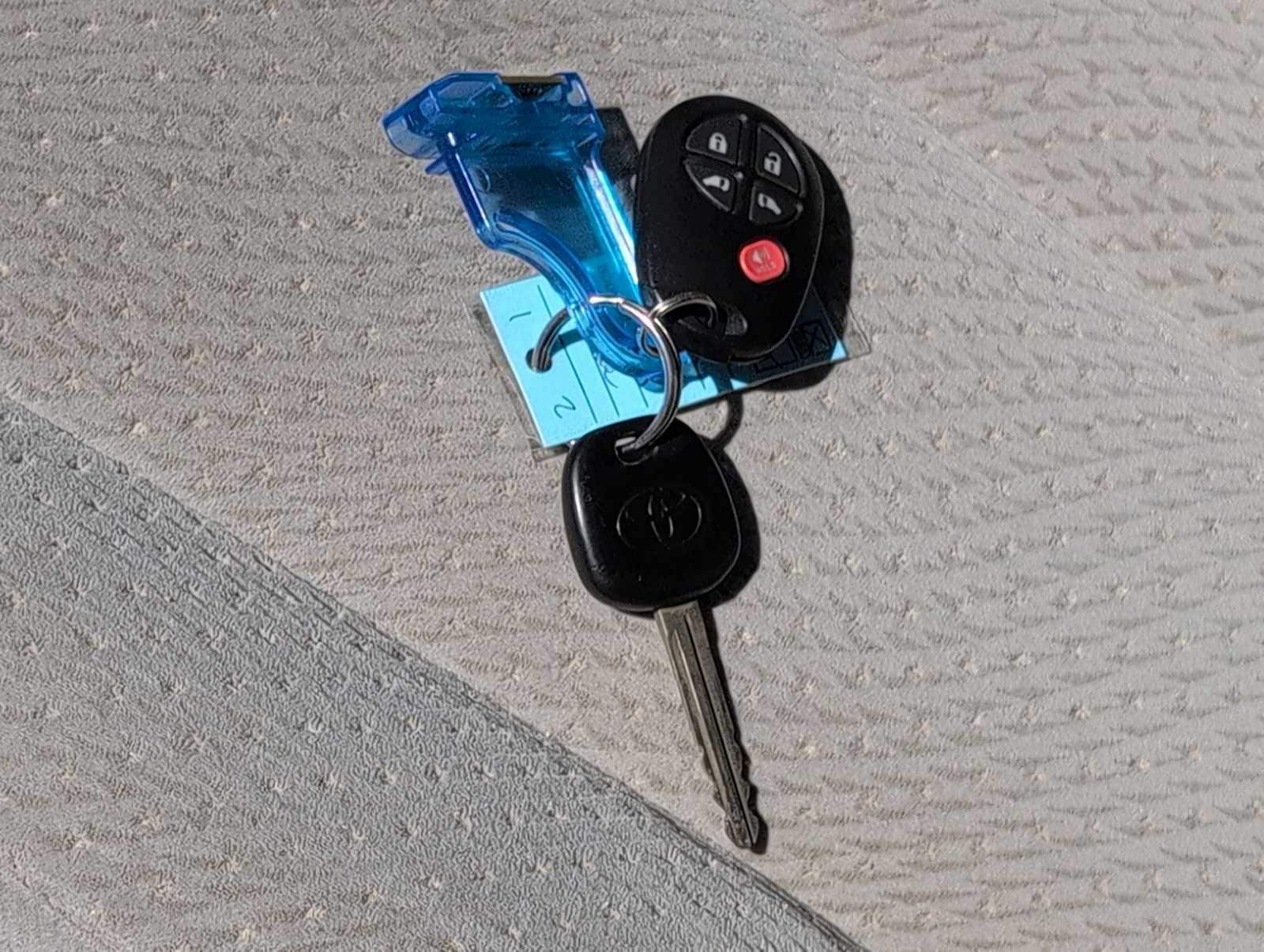 Thumbnail: 2014 Toyota Sienna - 31