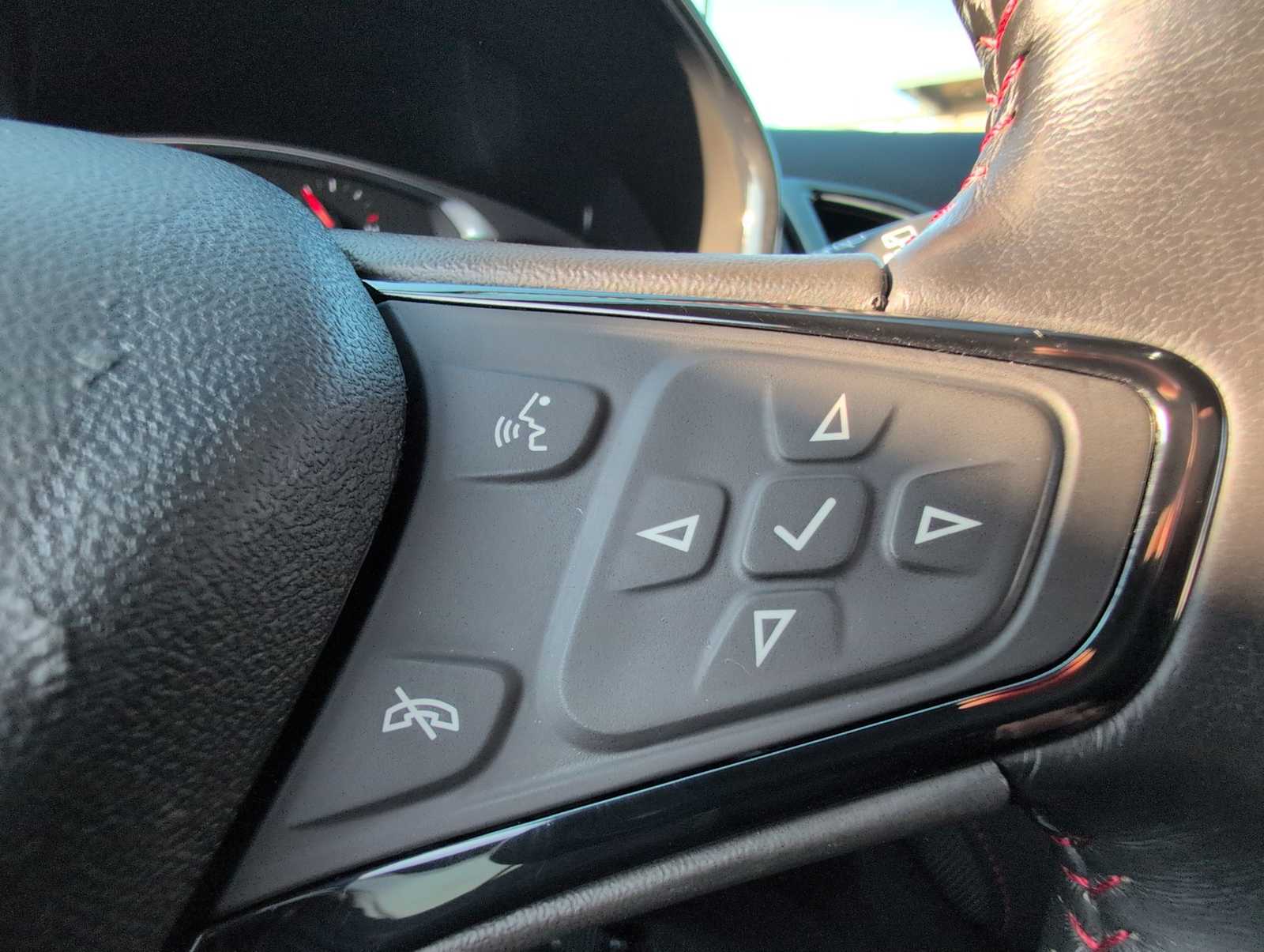 Thumbnail: 2022 Chevrolet Equinox - 25