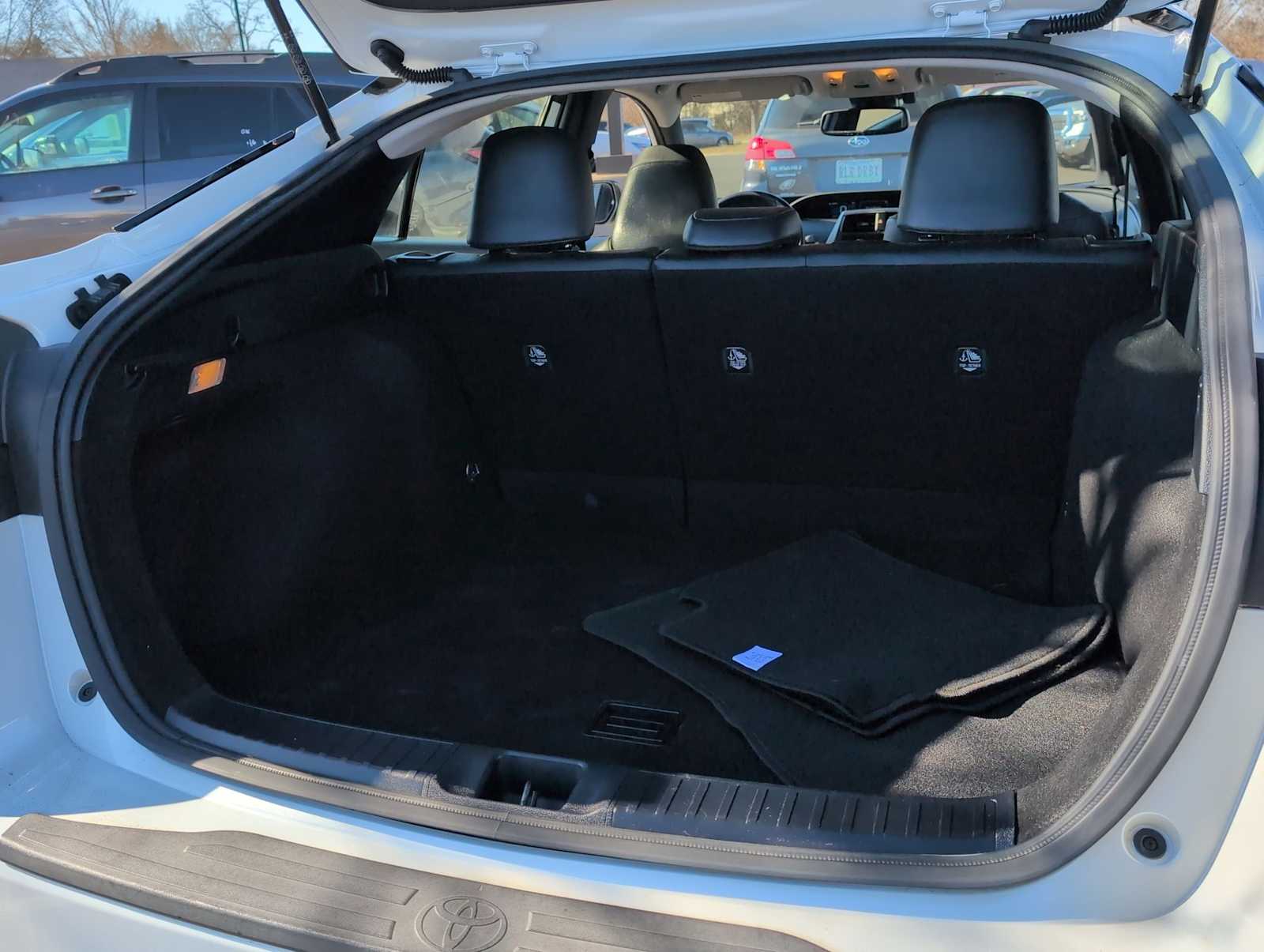 Thumbnail: 2021 Toyota Prius - 32