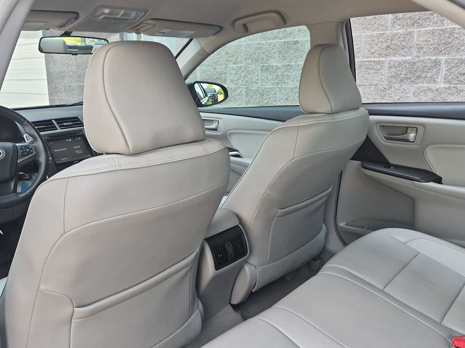 2016 Toyota Camry XLE - Photo 18
