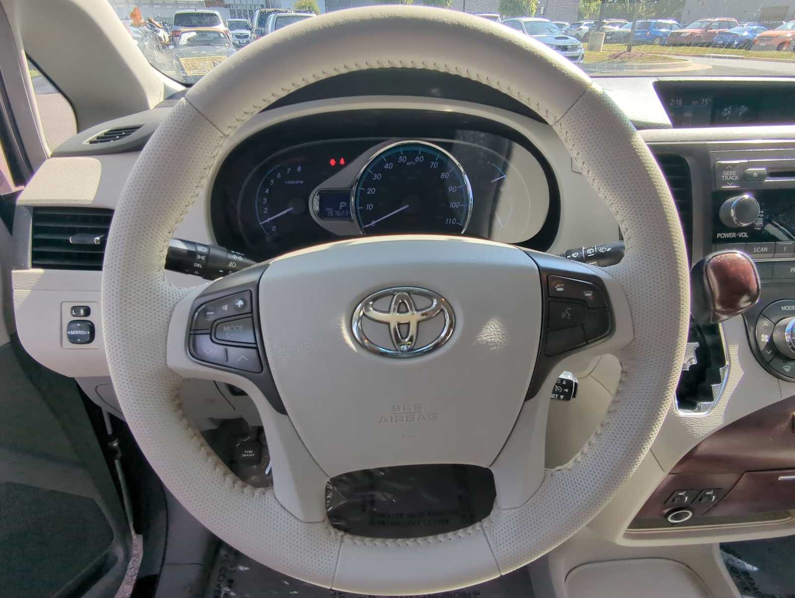 Thumbnail: 2011 Toyota Sienna - 12