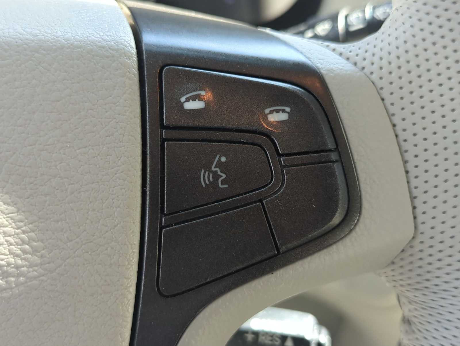 Thumbnail: 2011 Toyota Sienna - 14