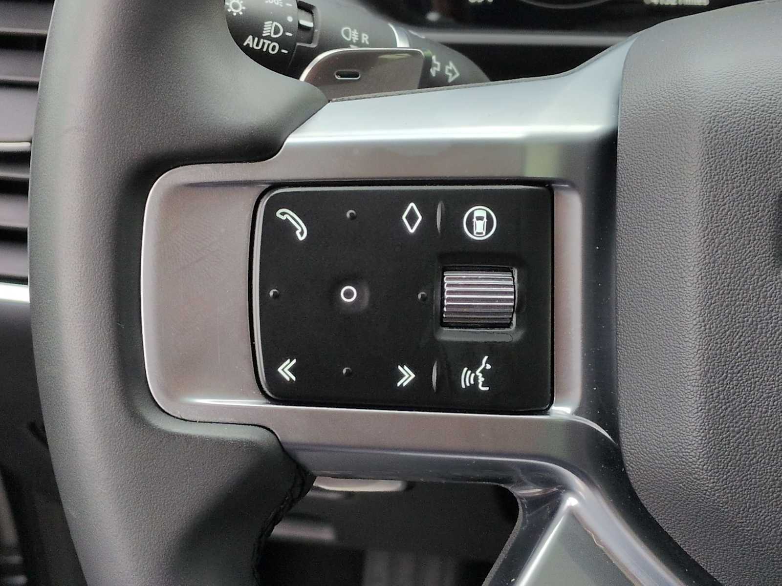 Thumbnail: 2024 Land Rover Discovery - 24