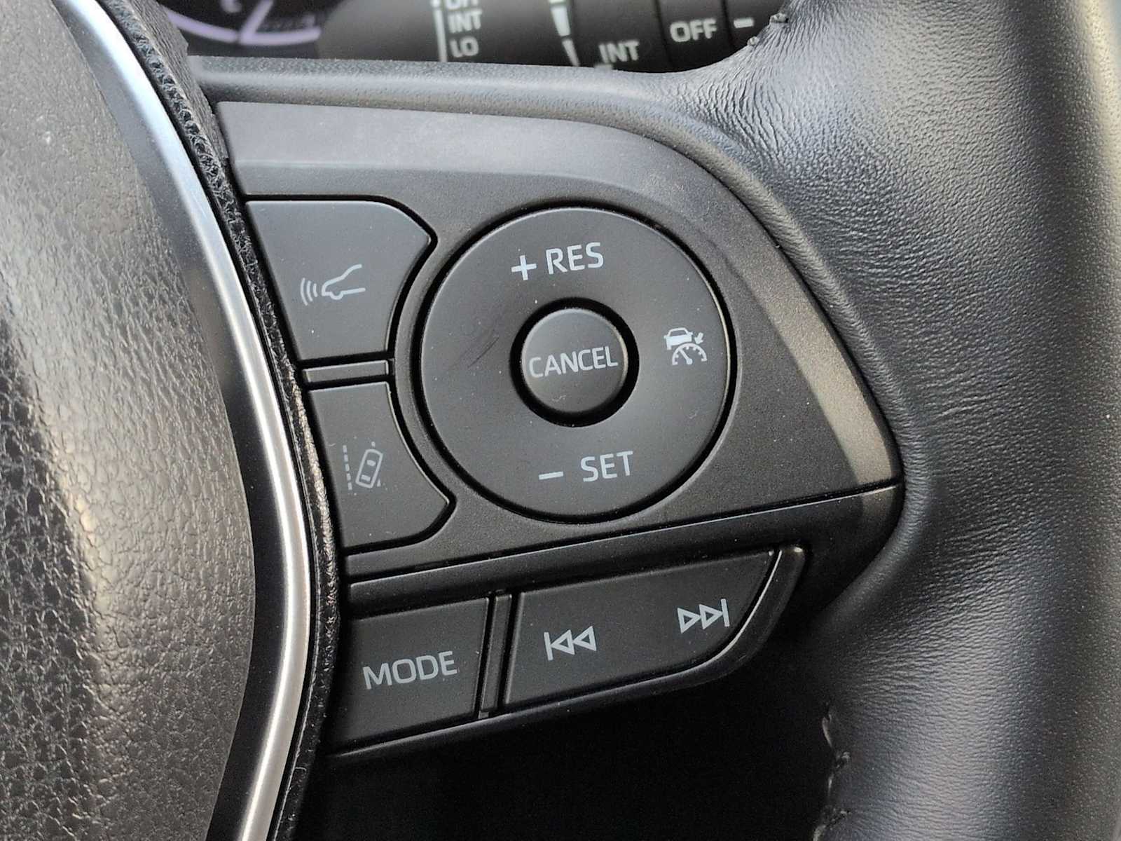 Thumbnail: 2022 Toyota Venza - 24