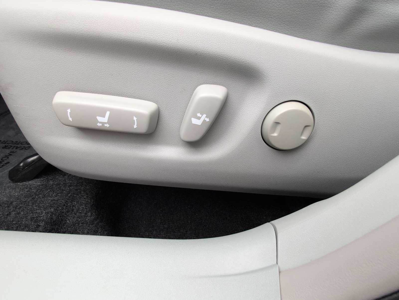 Thumbnail: 2012 Toyota Prius - 18