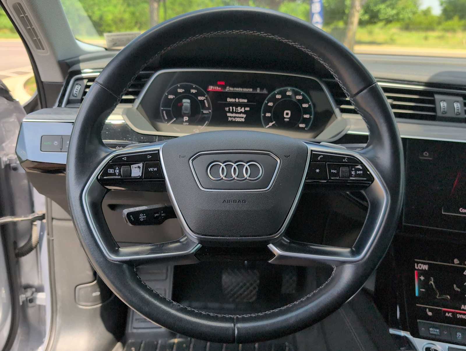 Thumbnail: 2022 Audi e-tron - 22