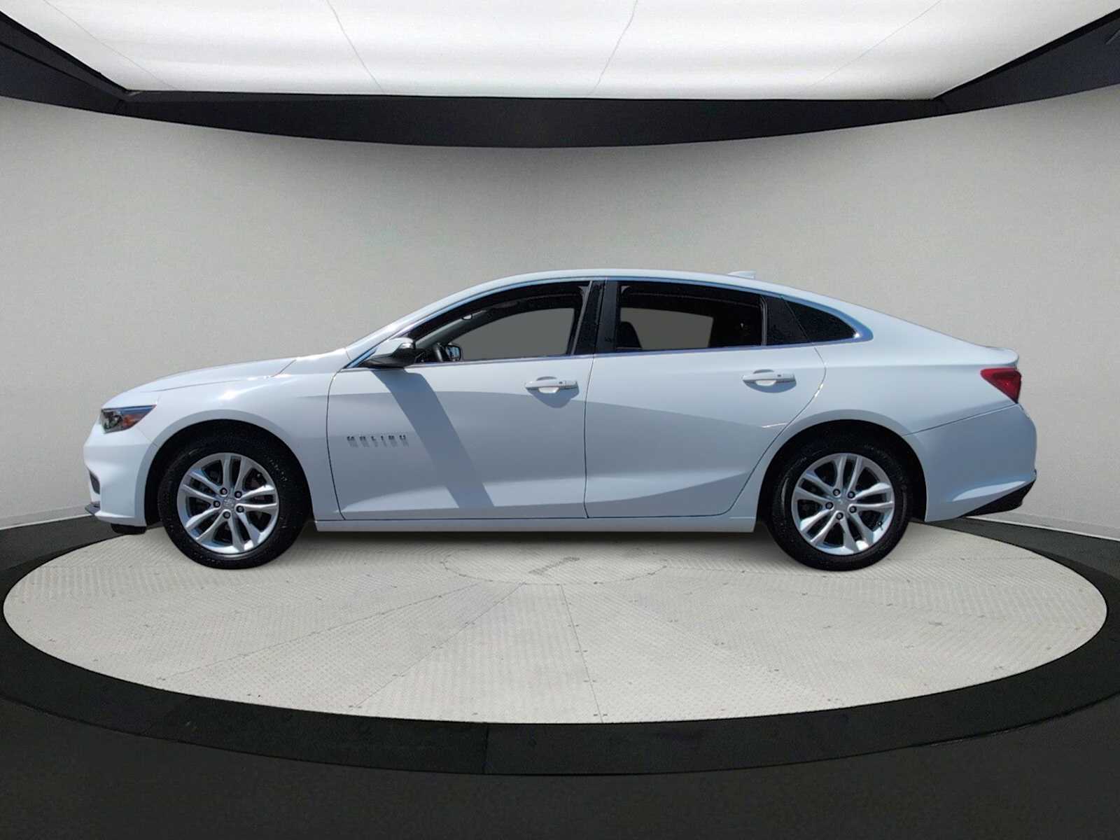 Thumbnail: 2016 Chevrolet Malibu - 5