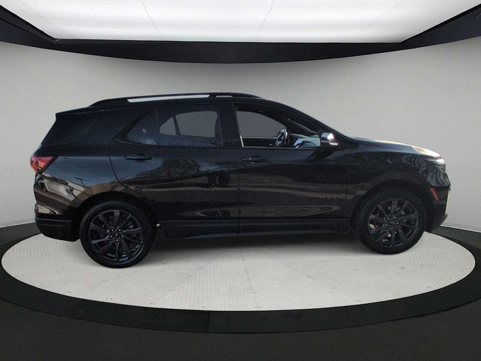 Thumbnail: 2022 Chevrolet Equinox - 9