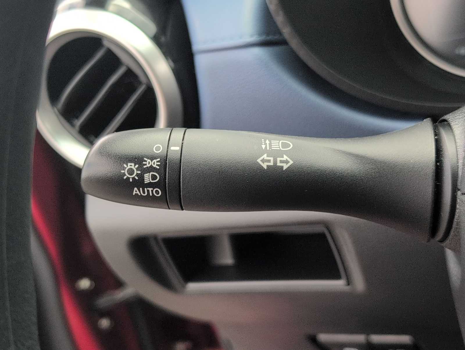2025 Nissan Versa Sedan SV - Photo 24