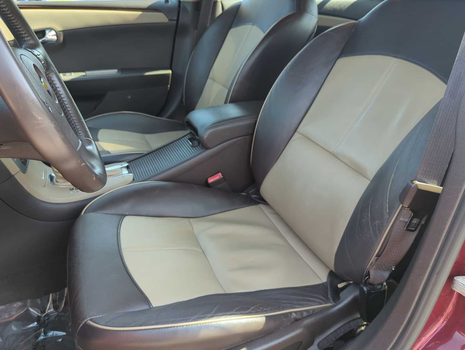 Thumbnail: 2011 Chevrolet Malibu - 17