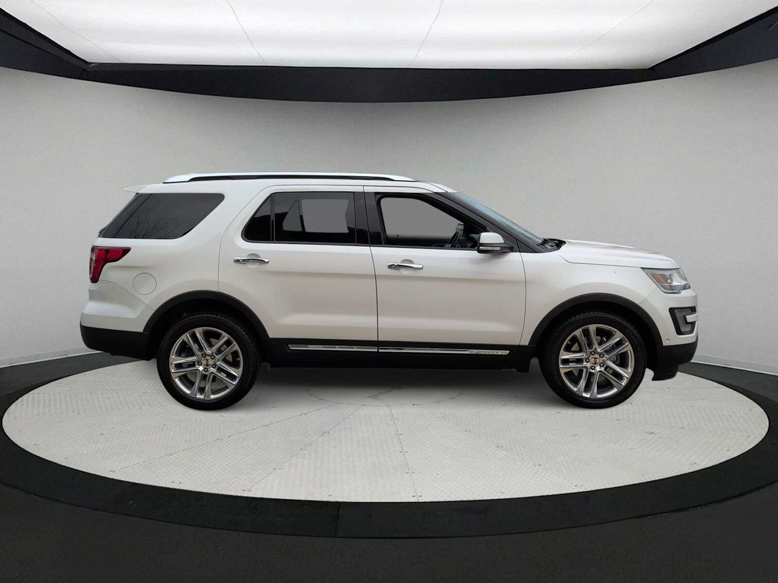 Thumbnail: 2016 Ford Explorer - 9