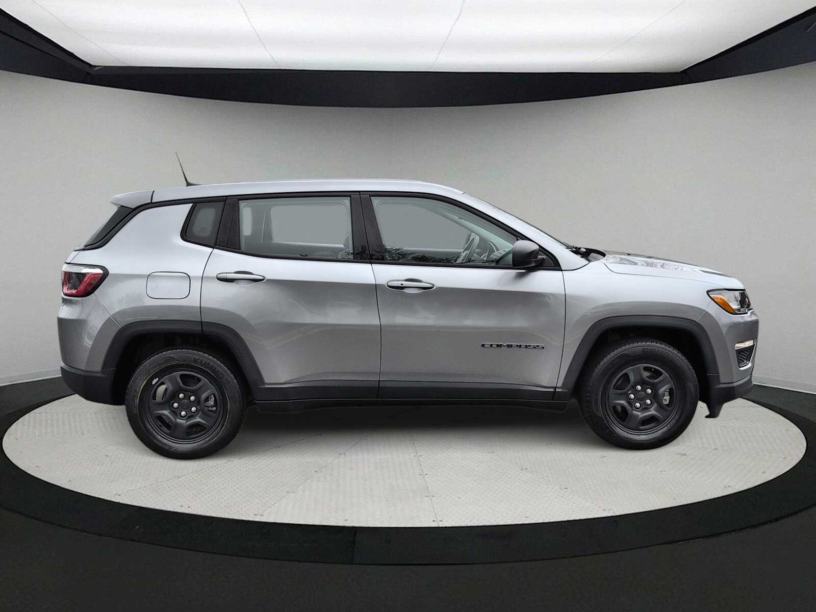 Thumbnail: 2019 Jeep Compass - 9