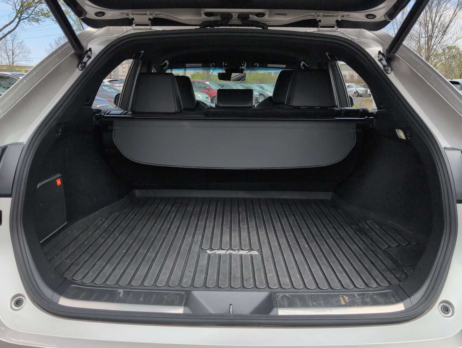 Thumbnail: 2021 Toyota Venza - 34