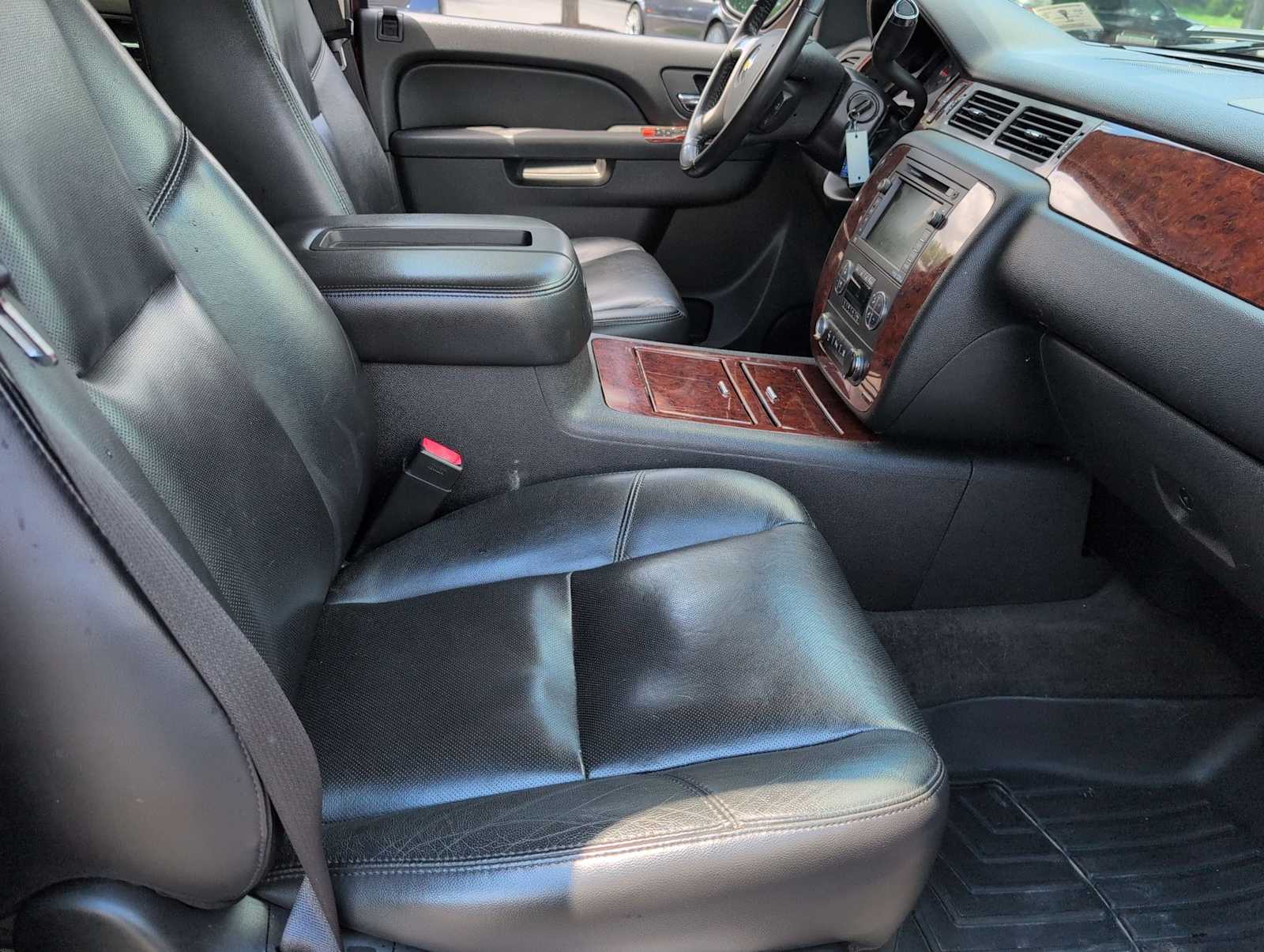 Thumbnail: 2011 Chevrolet Suburban - 20