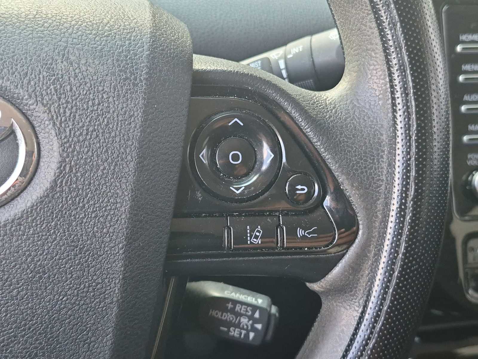 2022 Toyota Prius L Eco - Photo 23