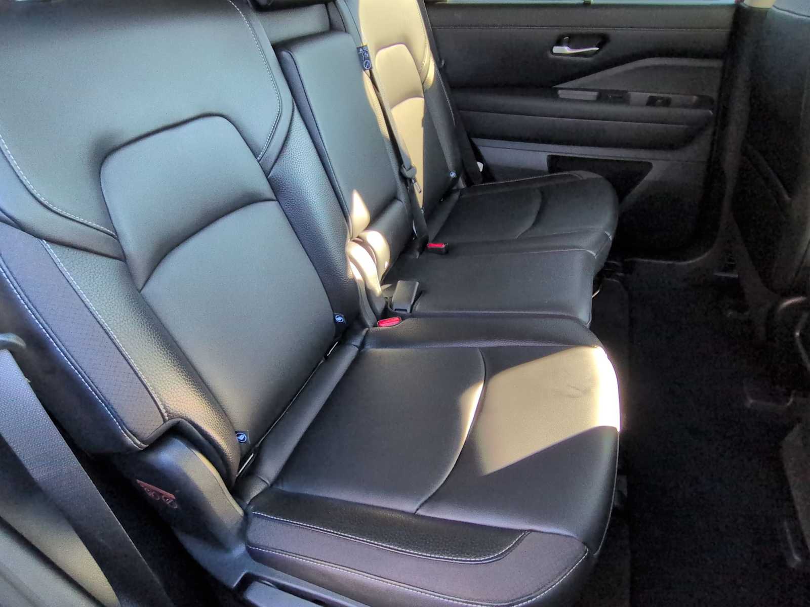 Thumbnail: 2022 Nissan Pathfinder - 21