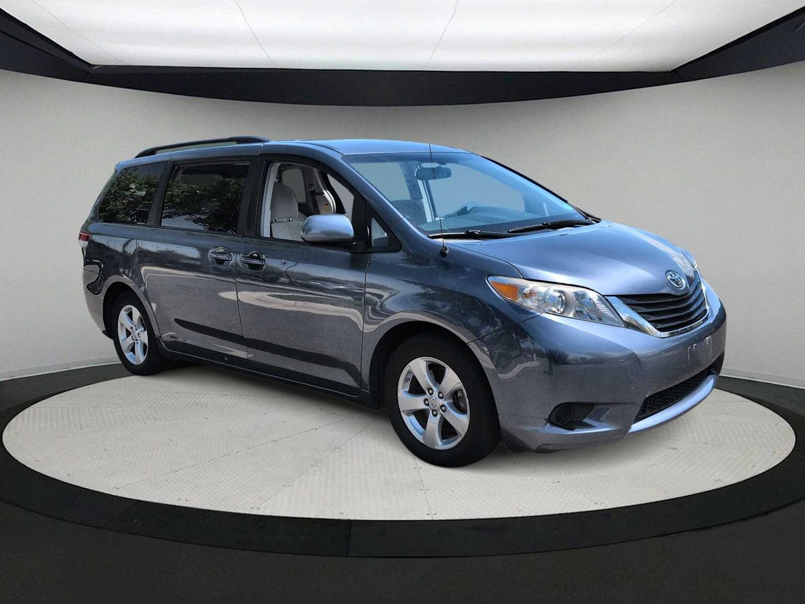 Thumbnail: 2014 Toyota Sienna - 2