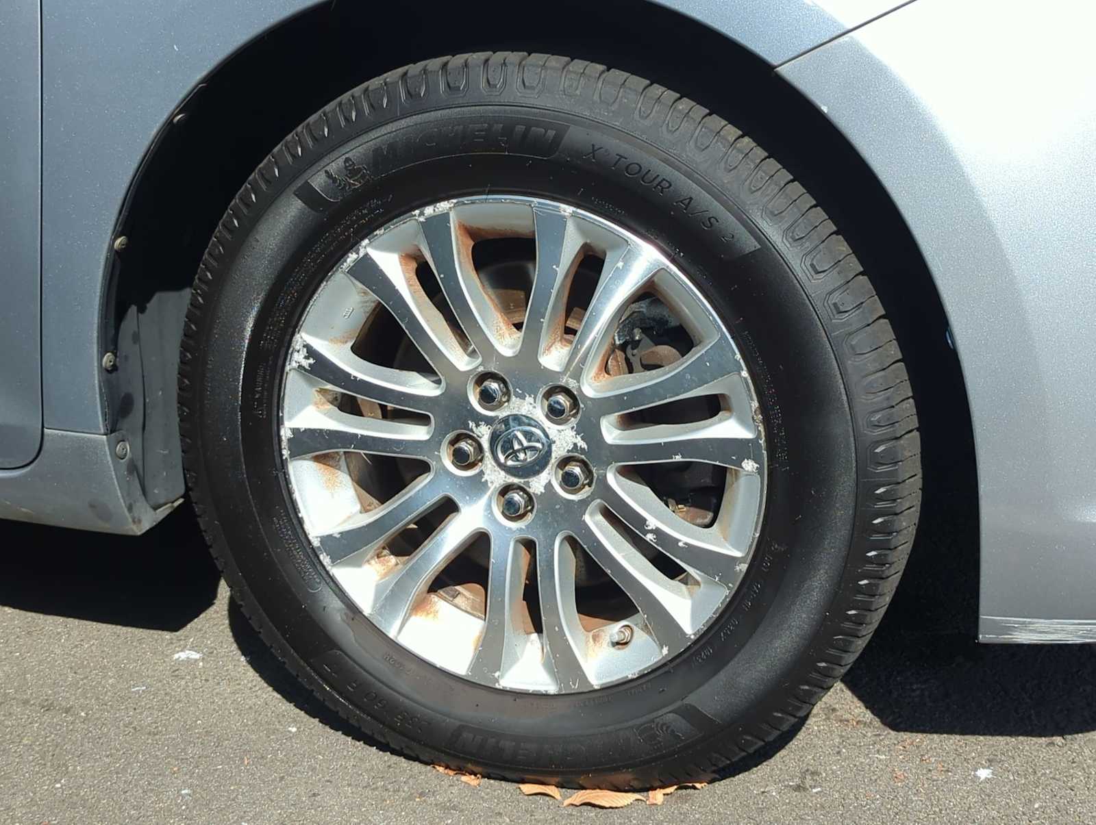 Thumbnail: 2011 Toyota Sienna - 6