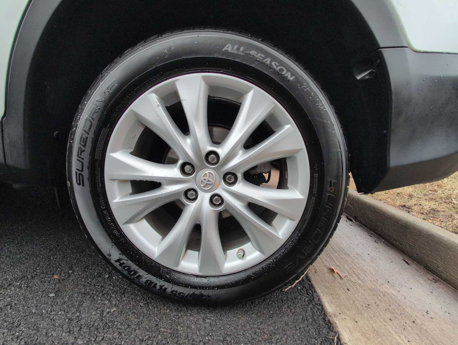 Thumbnail: 2014 Toyota RAV4 - 14