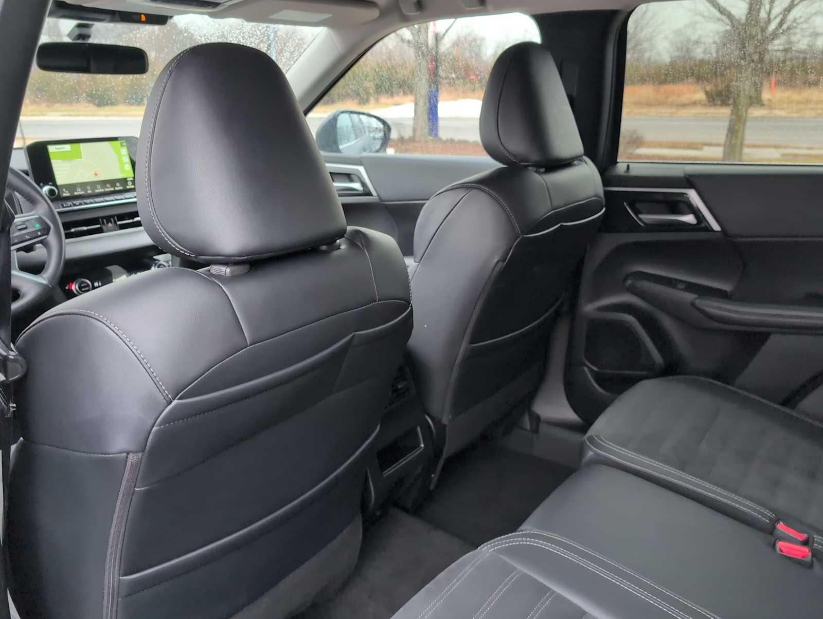 Thumbnail: 2024 Mitsubishi Outlander - 18