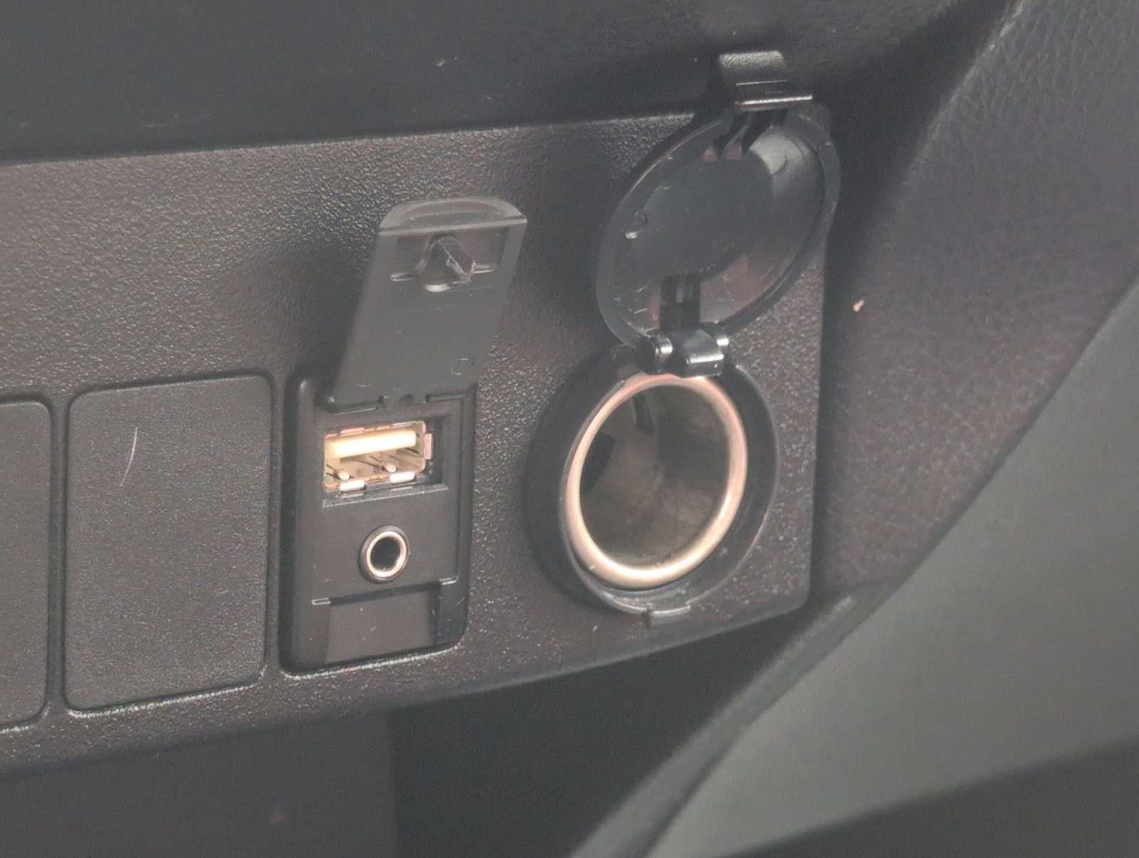 Thumbnail: 2014 Toyota RAV4 - 30