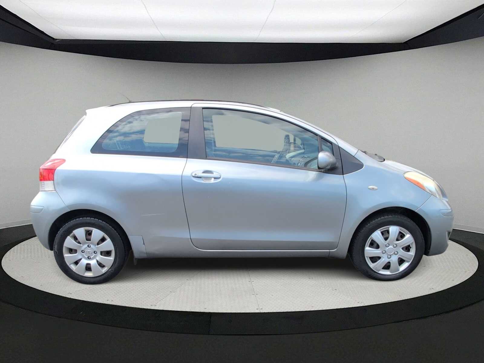 Thumbnail: 2010 Toyota Yaris - 9