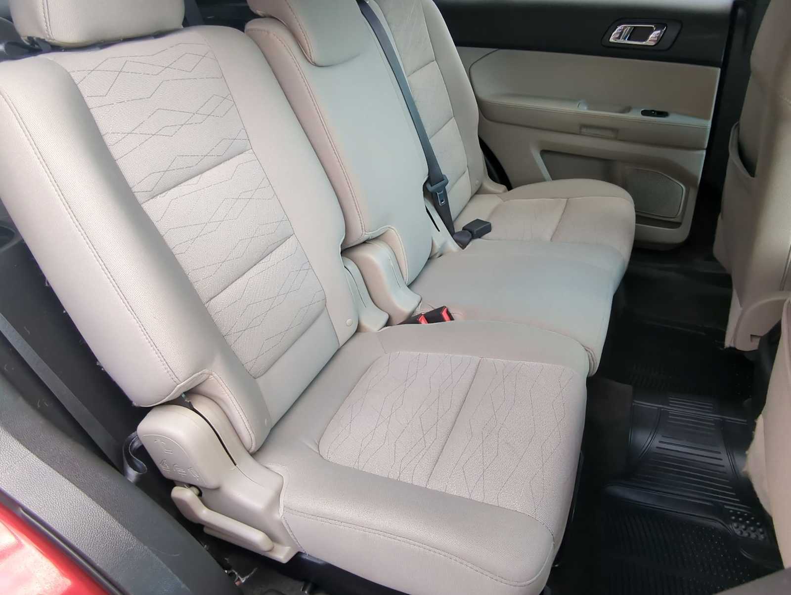 Thumbnail: 2013 Ford Explorer - 20