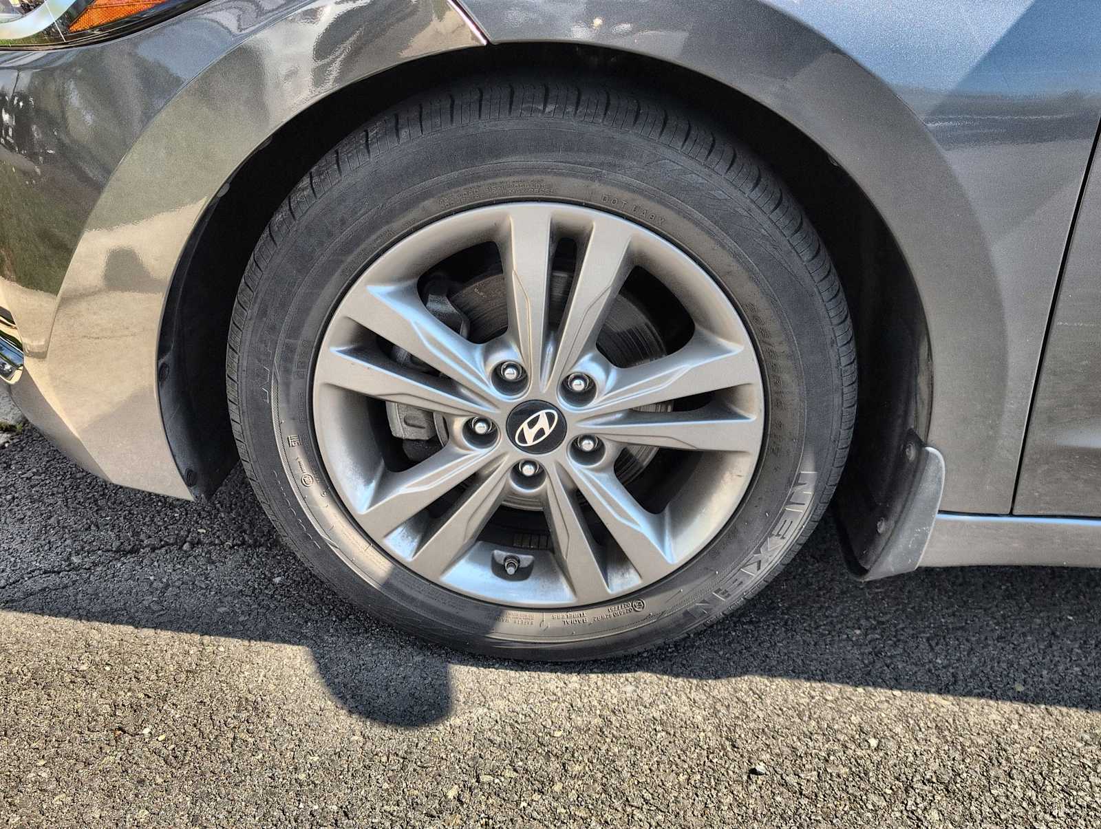 Thumbnail: 2018 Hyundai Elantra - 13