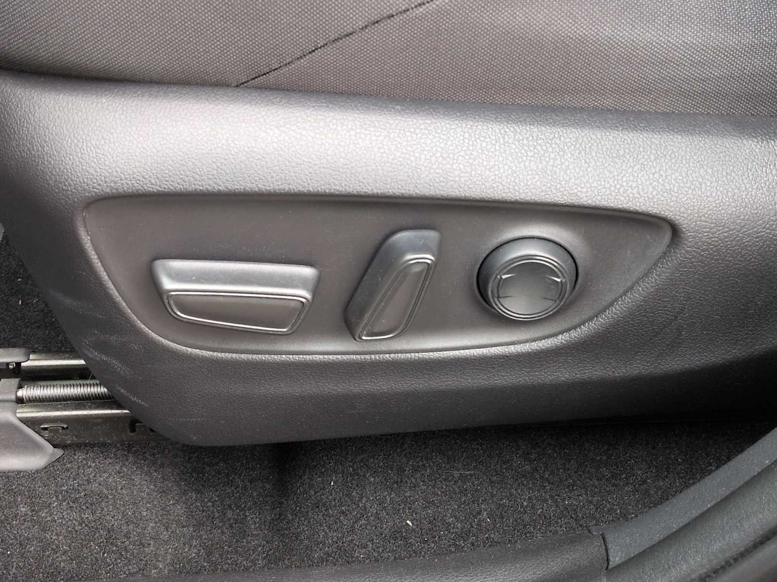 Thumbnail: 2022 Toyota Venza - 17